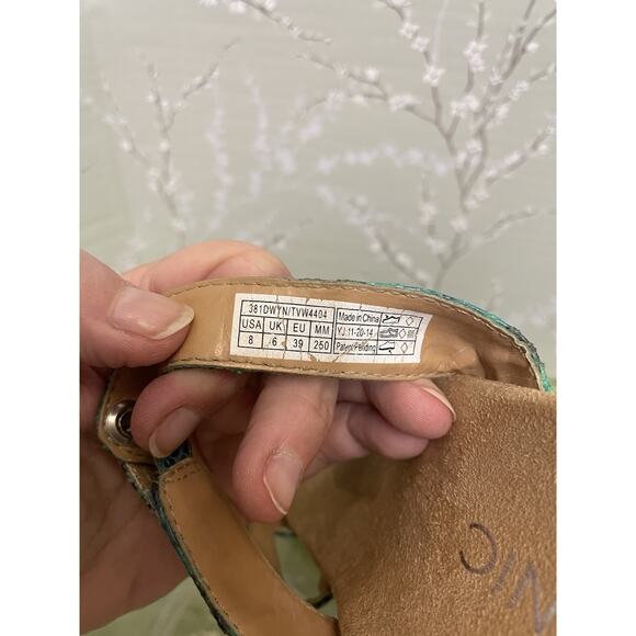 Vionic Dwyn Triple Strap Green Reptile Embossed Womens Size 8 Wedge Sandal - Picture 10 of 10